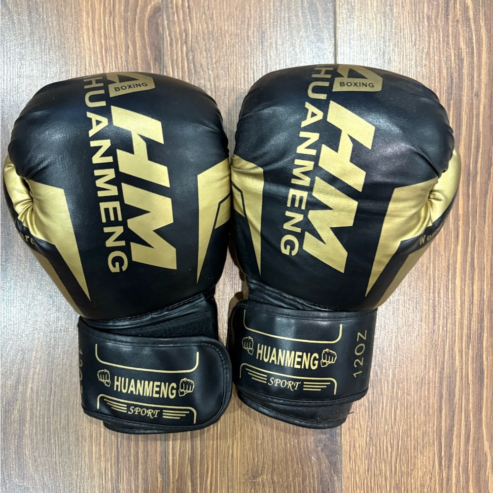 HUANMENG Black & Gold Boxing Gloves